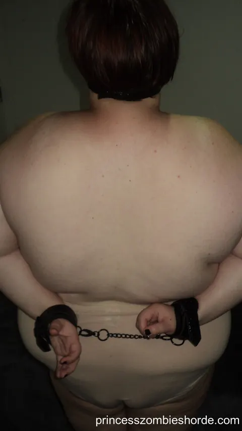 Short-Haired BBW with Big Tits Squeezes Them in Bondage – photo 1 of 15