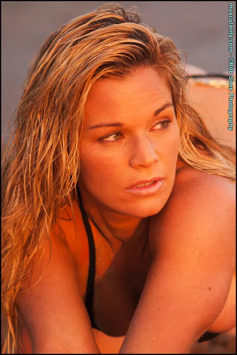 Michele Levesque: Blonde MILF Strips Off Her Bikini on the Beach – photo 15 of 15