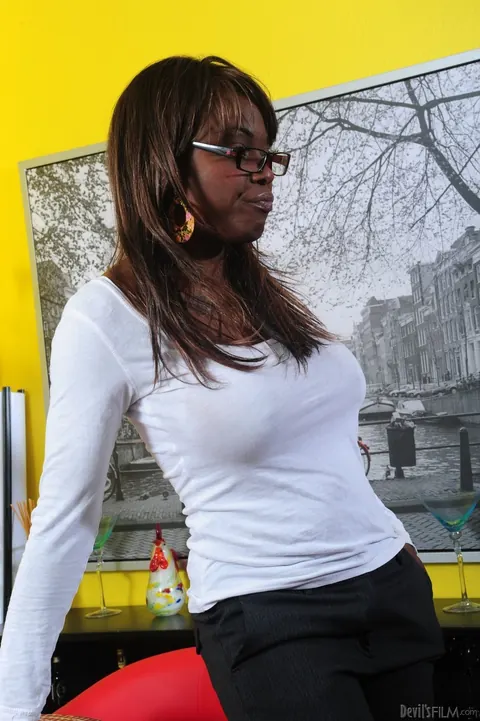 Coco Pink: Mature Ebony Brunette Strips Outdoors in Her Glasses – photo 1 of 21