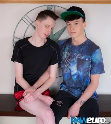 Two European Men Bareback and Rim Each Other