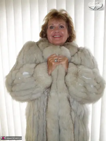 Bustybliss – Mature BBW Strips Out of Her Lingerie Showing Her Big Natural Tits