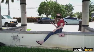 Jessae Rosae – Slim Brunette in Jeans Gives a Blowjob and Handjob in the Van