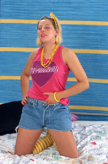 European Short-Haired Woman Toys and Spreads Her Pussy