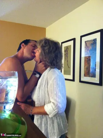 Bustybliss – Mature BBW Oils Her Big Tits and Uses a Dildo at a Hotel