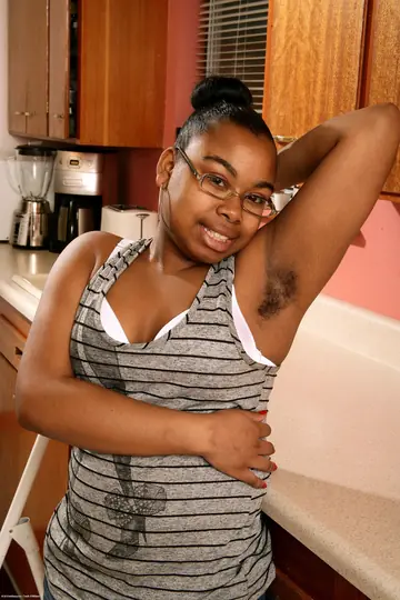 Ebony BBW Shows Her Hairy Pussy Nude