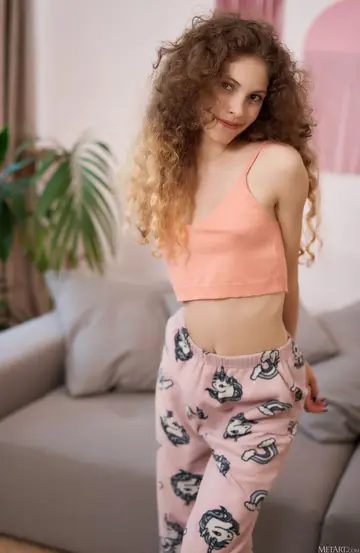 Lisa Bon – Ukrainian Redhead Undresses and Spreads Her Pussy