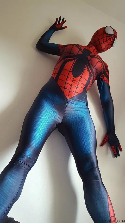 Cosplay Model Flashes Her Booty in the Bedroom – photo 12 of 15