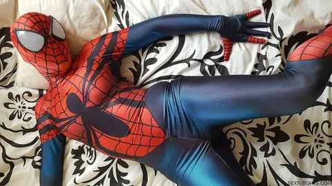 Cosplay Model Flashes Her Booty in the Bedroom – photo 8 of 15