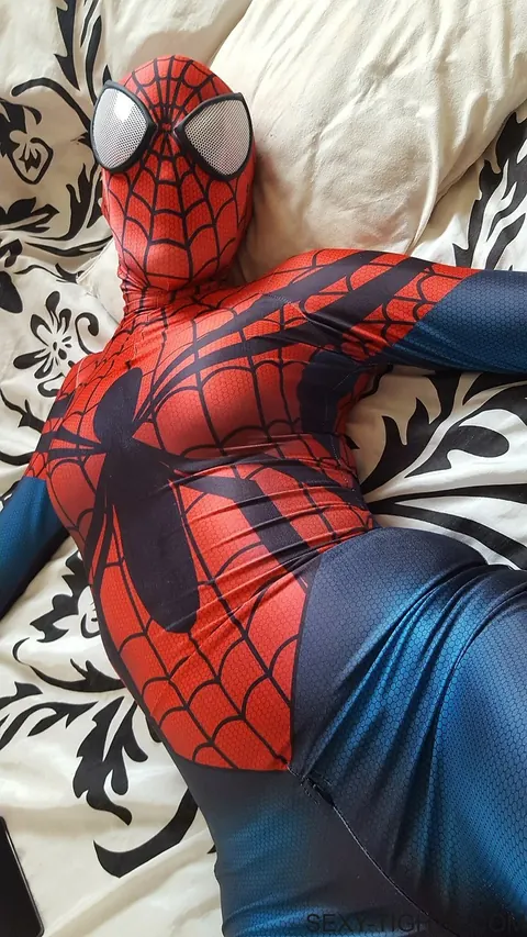 Cosplay Model Flashes Her Booty in the Bedroom – photo 9 of 15