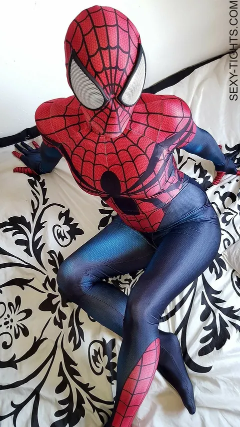 Cosplay Model Flashes Her Booty in the Bedroom – photo 2 of 15