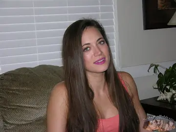 Thick Brunette Spreads Her Trimmed Pussy on Display