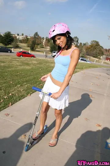 Jerri Lee – Pigtailed Brunette Latina Spreads Her Smooth Pussy Outdoors