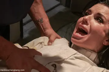 Veronica Avluv – Petite Brunette MILF Sucks and Fucks in Bondage Gangbang