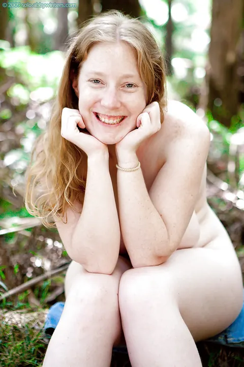 Curvy MILF with Big Tits Strips in the Forest and Fingers Her Shaved Pussy – photo 16 of 16
