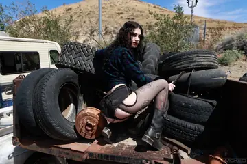 Lydia Black – Thick Canadian Brunette Takes Anal in Pantyhose Outdoors