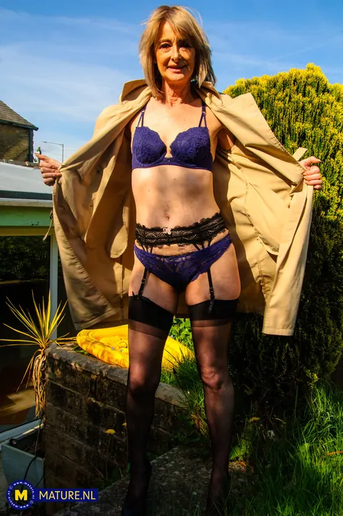 Thick Blonde MILF Strips Outdoors for Dildo Play – photo 4 of 11