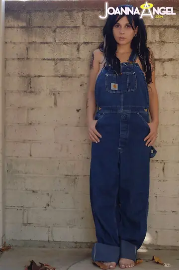 Joanna Angel – Brunette MILF in Jeans Shows Off Her Big Tits and Tattoos
