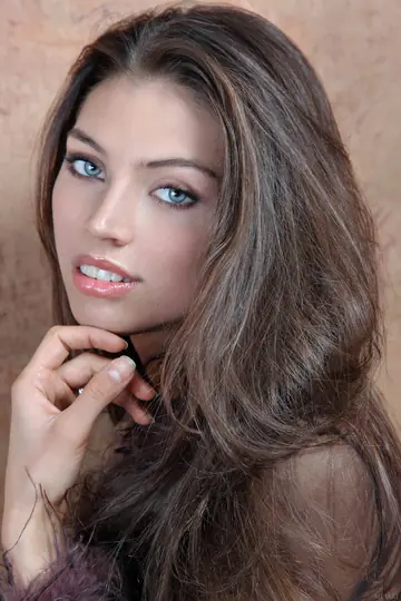 Fergie A – British Brunette Spreads Her Pussy