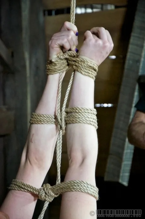 Wenona: Tall Tattooed MILF Endures Bondage and Dildo Play – photo 9 of 16