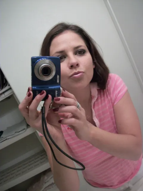 Cali Logan: Slim Brunette with Big Tits Takes Mirror Selfies – photo 9 of 20