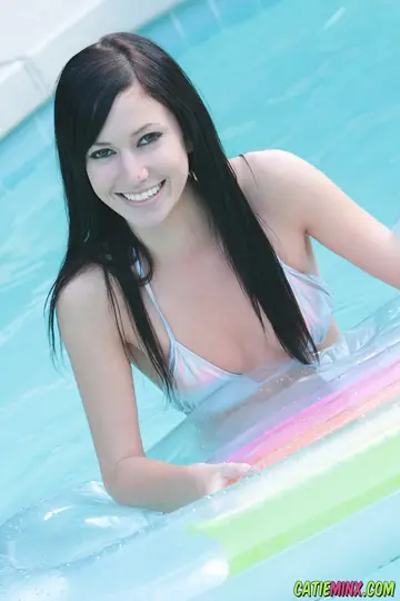 Catie Minx – Busty Brunette Strips Out of Her Bikini on a Pool Air Mattress