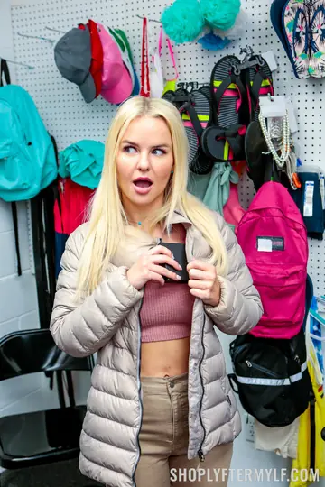 Slimthick Vic – Petite Russian MILF Fucks a Cop in the Office