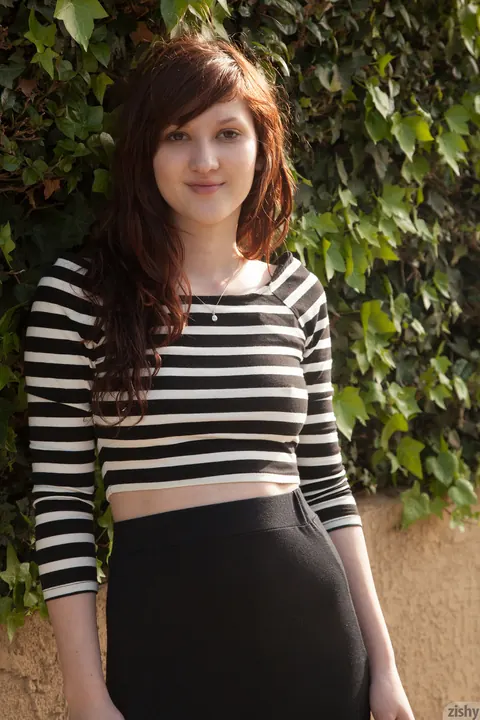 Ellena Woods: PAWG Flashes Her Tits in a Skirt Outdoors – photo 8 of 11