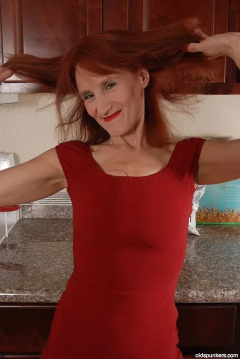 Redhead Granny Fingers Her Shaved Pussy – photo 2 of 16