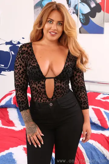 Alexa B – Thick Blonde MILF Shows Her Big Tits and Ass in Lingerie and Pantyhose
