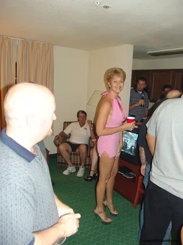 Double Dee – Tall Busty MILFs Suck and Fuck in a Swingers Threesome