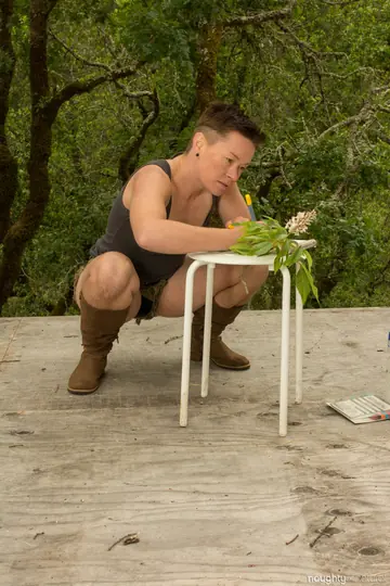 Jiz Lee – Short-Haired Athletic MILF Shows Her Hairy Pussy Outdoors