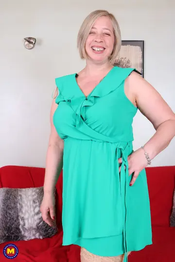 Shooting Star – Busty British MILF Pulls Her Panties Aside and Gets Fucked