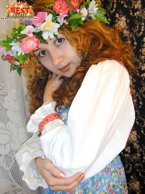 Russian Redhead Displays Her Hairy Pussy – photo 3 of 20