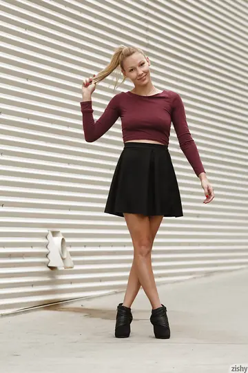 Heidi Bichette – Blonde Flaunts Her Ass in a Skirt and Heels Outdoors