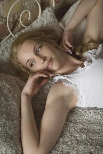Lana Blue – Petite Blonde Poses Nude and Flaunts Her Small Natural Tits
