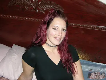 Amateur PAWG Spreads Her Ass in the Bedroom