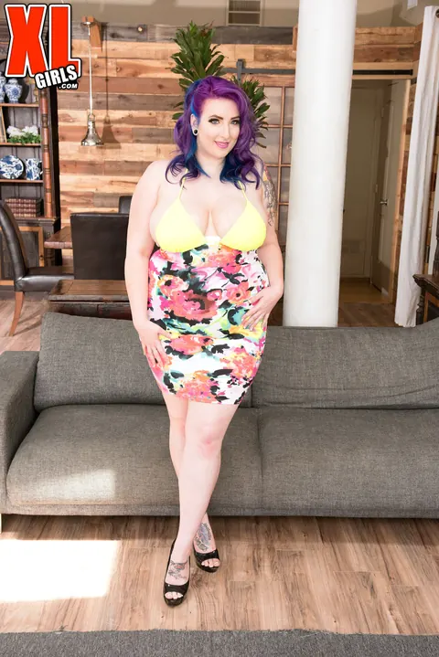 Lola Rayne: Curvy Brunette MILF Undresses and Toys Her Ass – photo 2 of 20