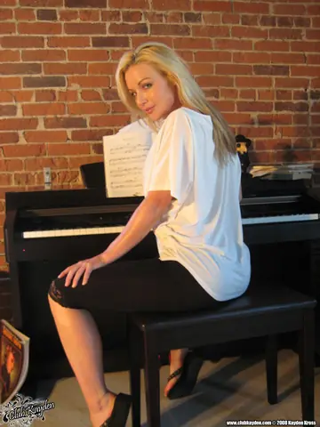 Kayden Kross – Blonde MILF Strips Naked at the Piano and Spreads Her Pussy