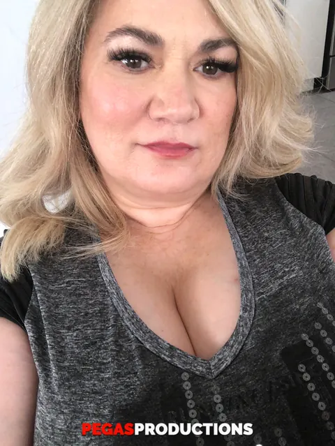 Busty MILF Teases Two Men on the Sofa – photo 13 of 16