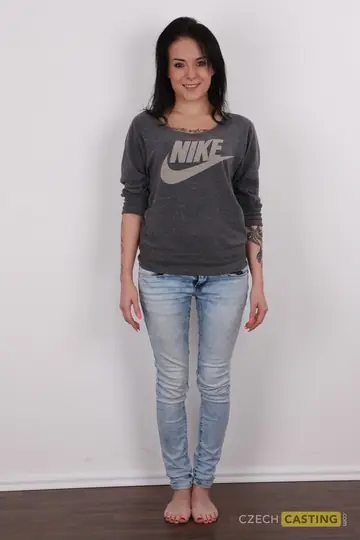 Czech Brunette Strips Out of Her Jeans and Spreads to Show Her Soles