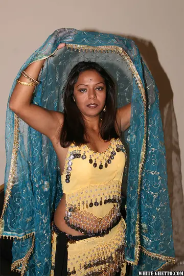 Indian Woman with Natural Tits Fingers Her Pussy
