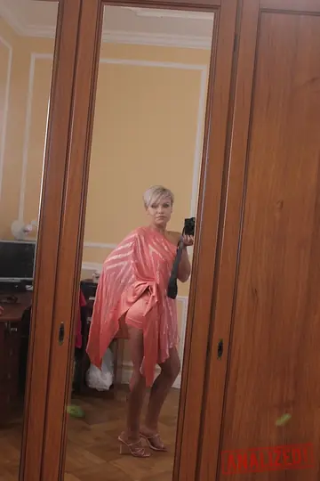 Oxy Summer – Tattooed Blonde MILF in a Dress and High Heels Poses for Selfies