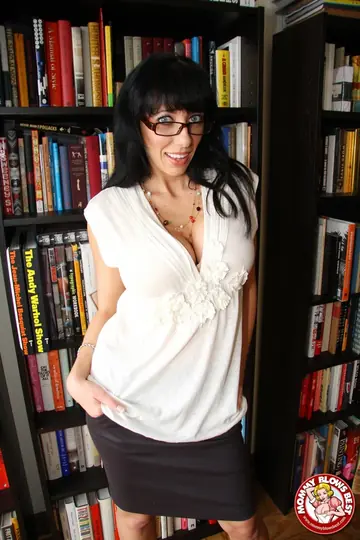 Alia Janine – Thick Tattooed MILF Gives a Blowjob, Handjob and Titjob