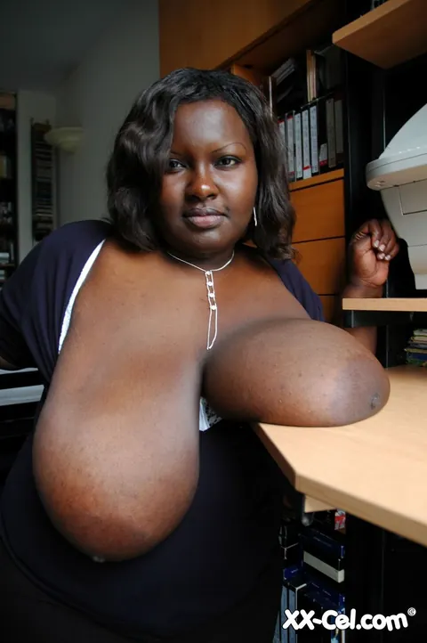 Mariana Kodjo: Ebony MILF Flaunts Her Massive Natural Tits and Curves – photo 16 of 20