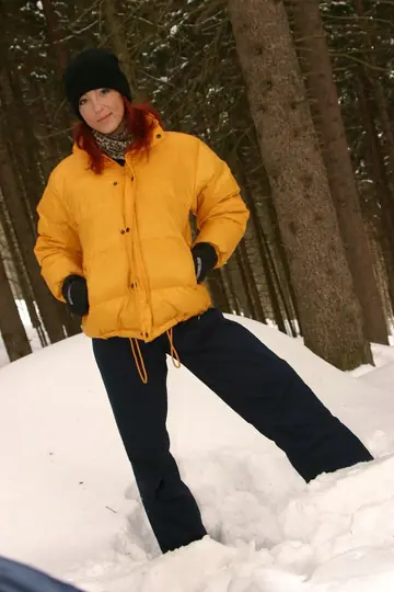 Ashley Robbins – Slim Redhead MILF with Big Natural Tits Poses Nude in the Snow