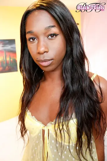 Ebony Trans Woman Kisses Her Man and Has Sex