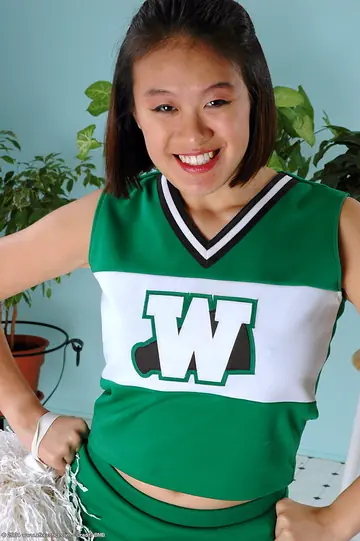 Kiwi – Thick Asian Brunette Shows Her Big Tits and Spreads Her Hairy Pussy