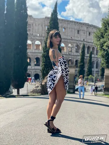 Silvia Soprano – Tattooed Brunette Gives a Blowjob and Spreads Outdoors