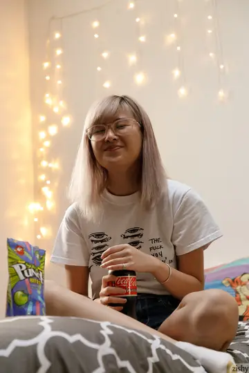 Barbie Qu – Petite Asian Blonde Strips and Spreads Her Hairy Pussy in the Bedroom