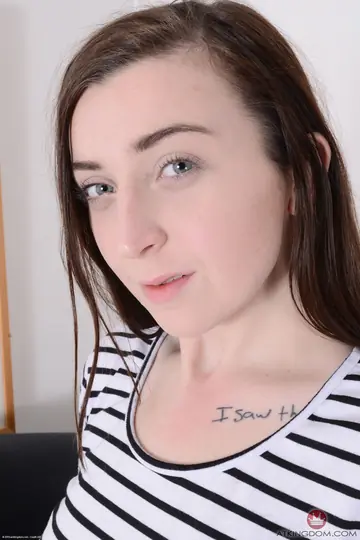 Cameron Minx – Thick Redhead with Big Tits Spreads Her Hairy Pussy and Gapes